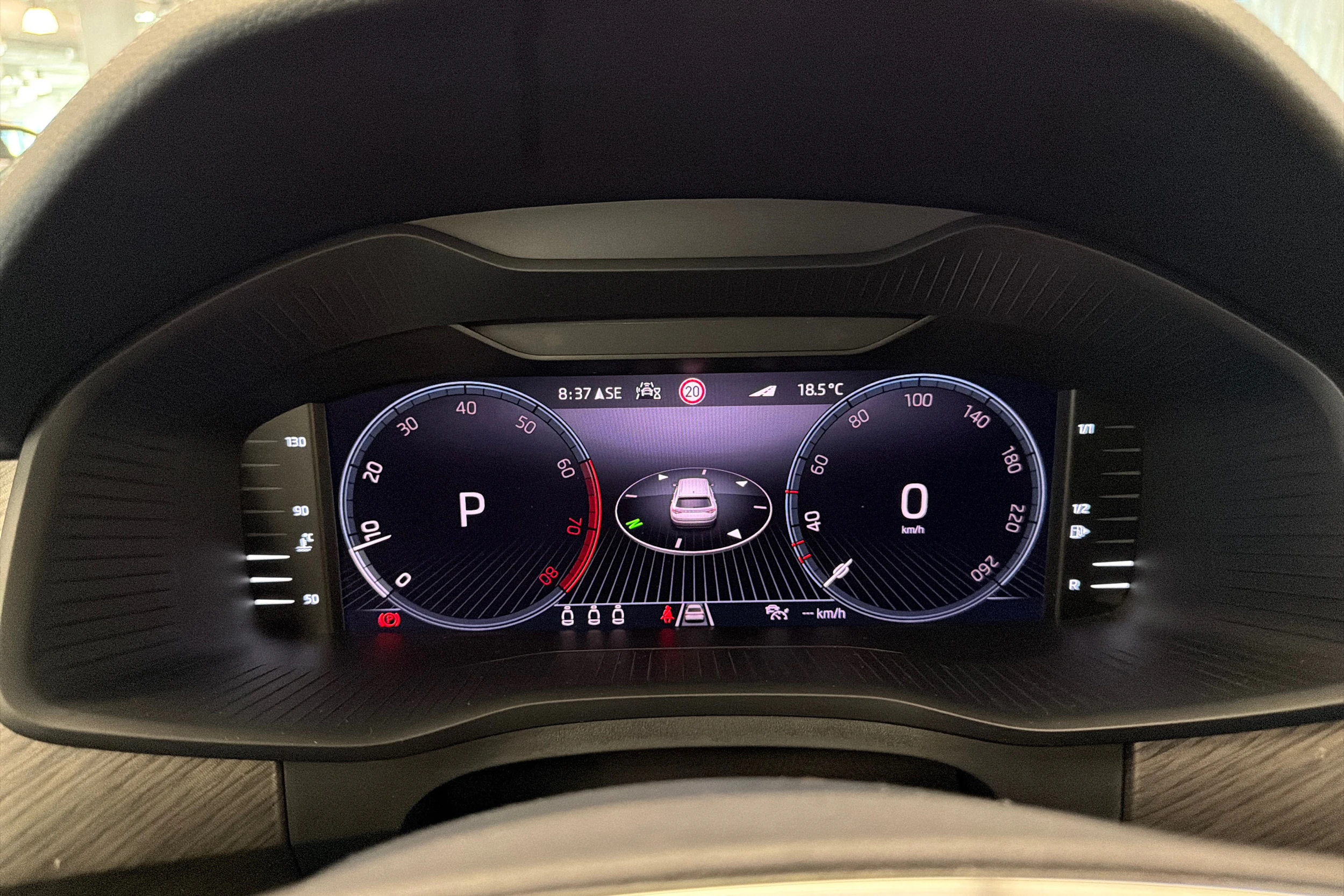 Harmaa Skoda KODIAQ 2023 kuva 19.