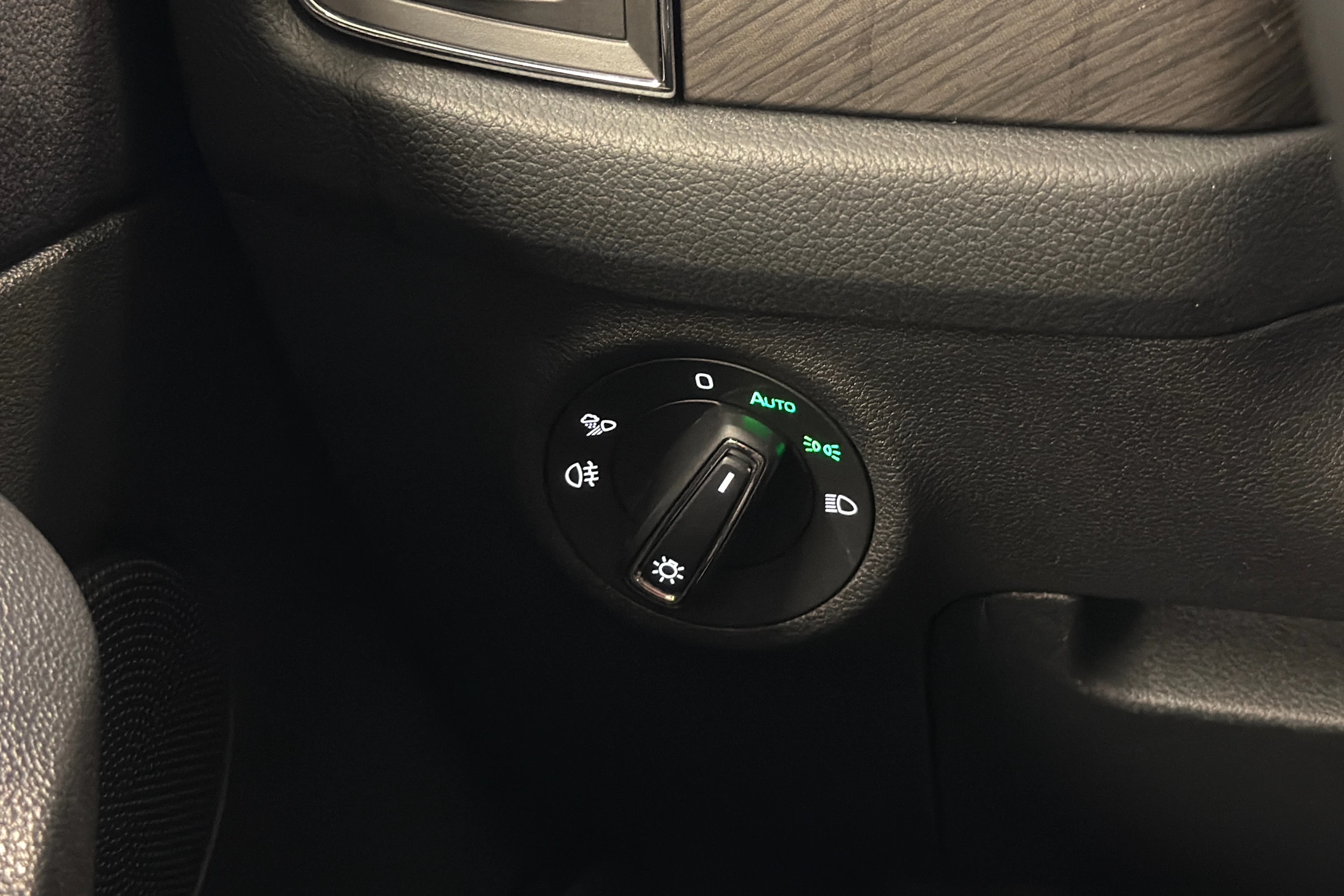 Harmaa Skoda KODIAQ 2023 kuva 20.