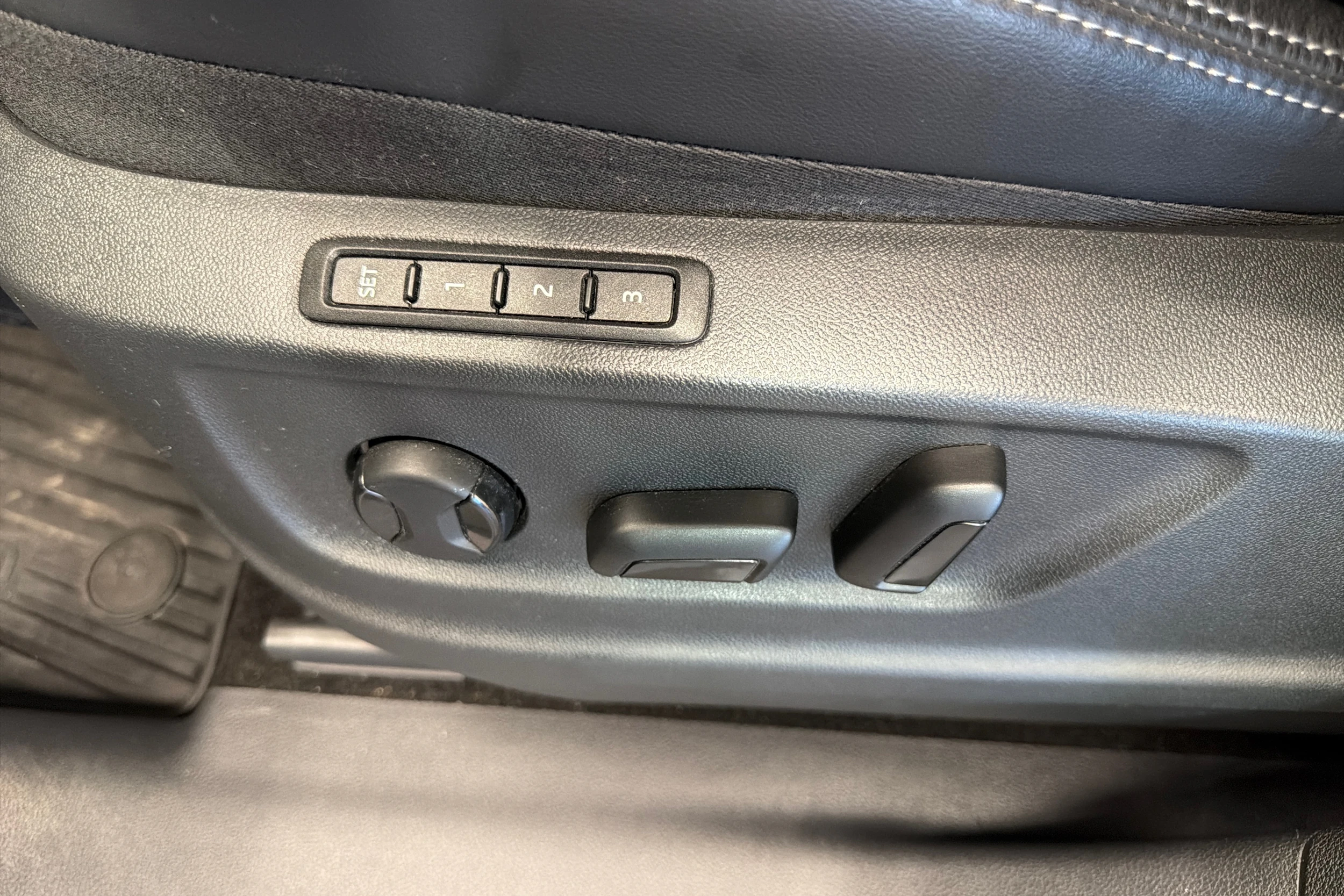 Harmaa Skoda KODIAQ 2023 kuva 33.