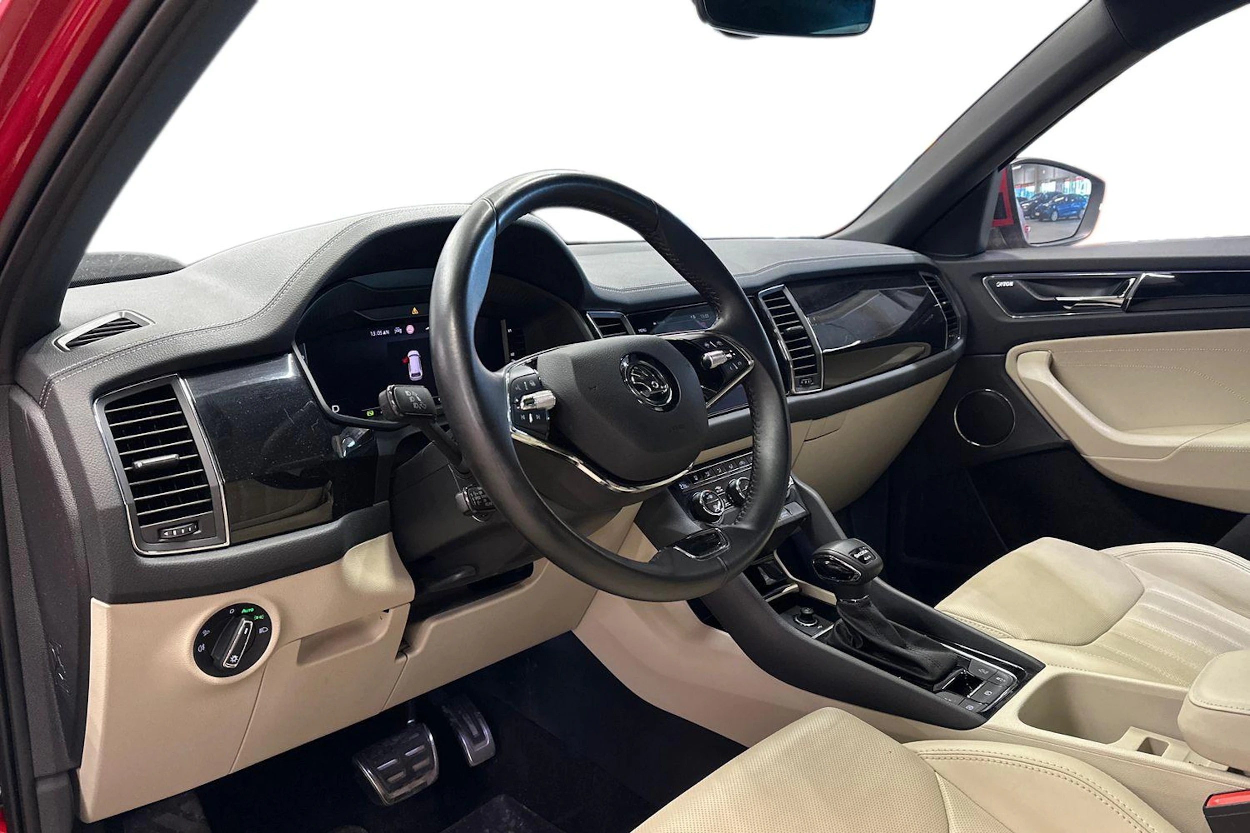 punainen Skoda Kodiaq 2023 kuva 3.