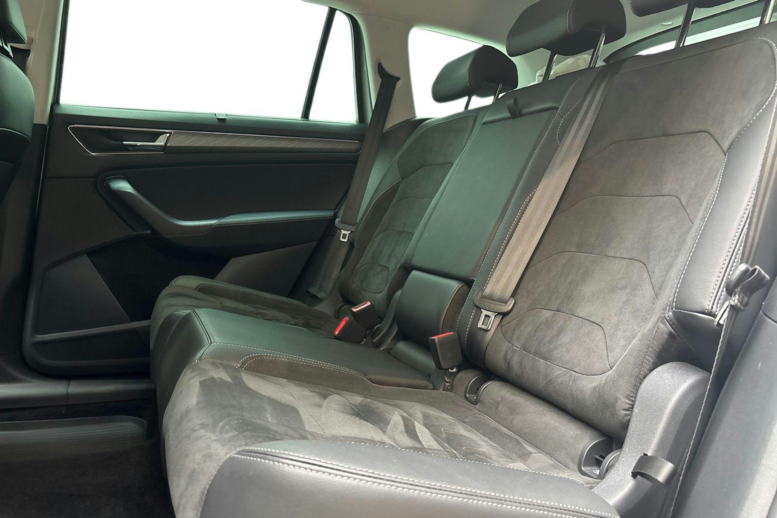 harmaa Skoda Kodiaq 2023 kuva 10.
