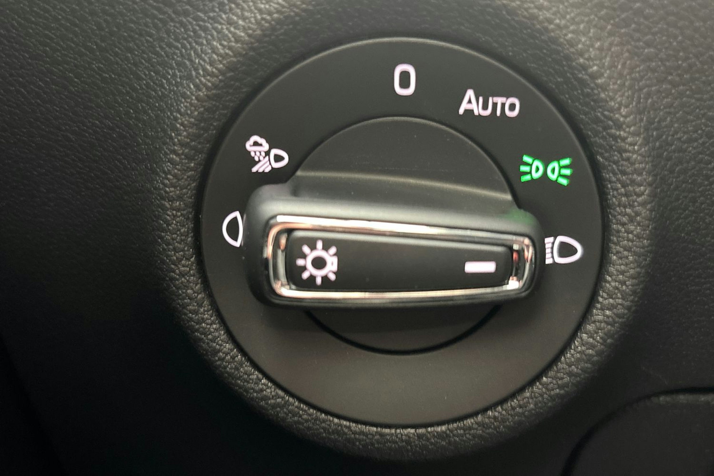 harmaa Skoda Kodiaq 2023 kuva 16.