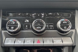 harmaa Skoda Kodiaq 2023 kuva 21.