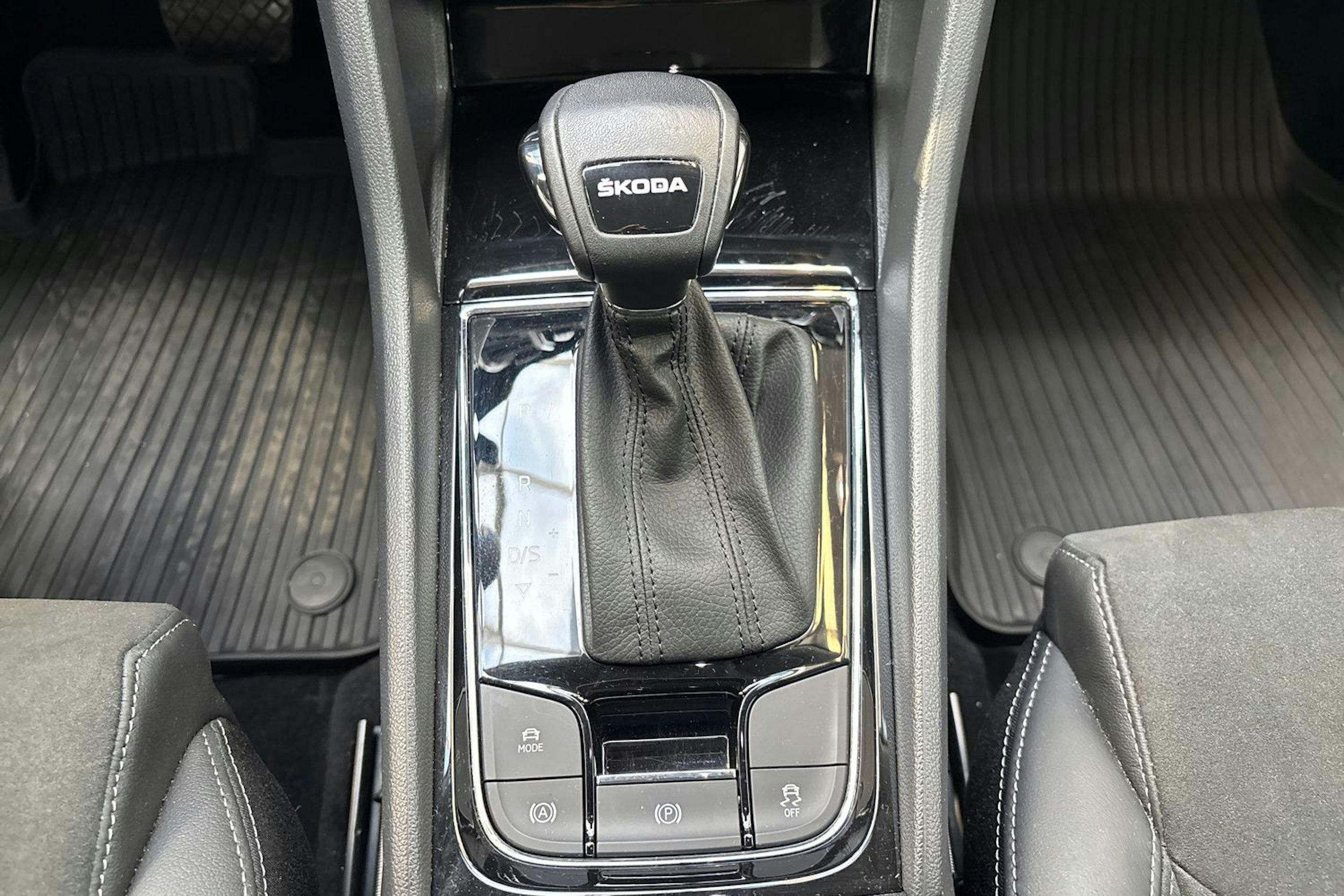 harmaa Skoda Kodiaq 2023 kuva 22.