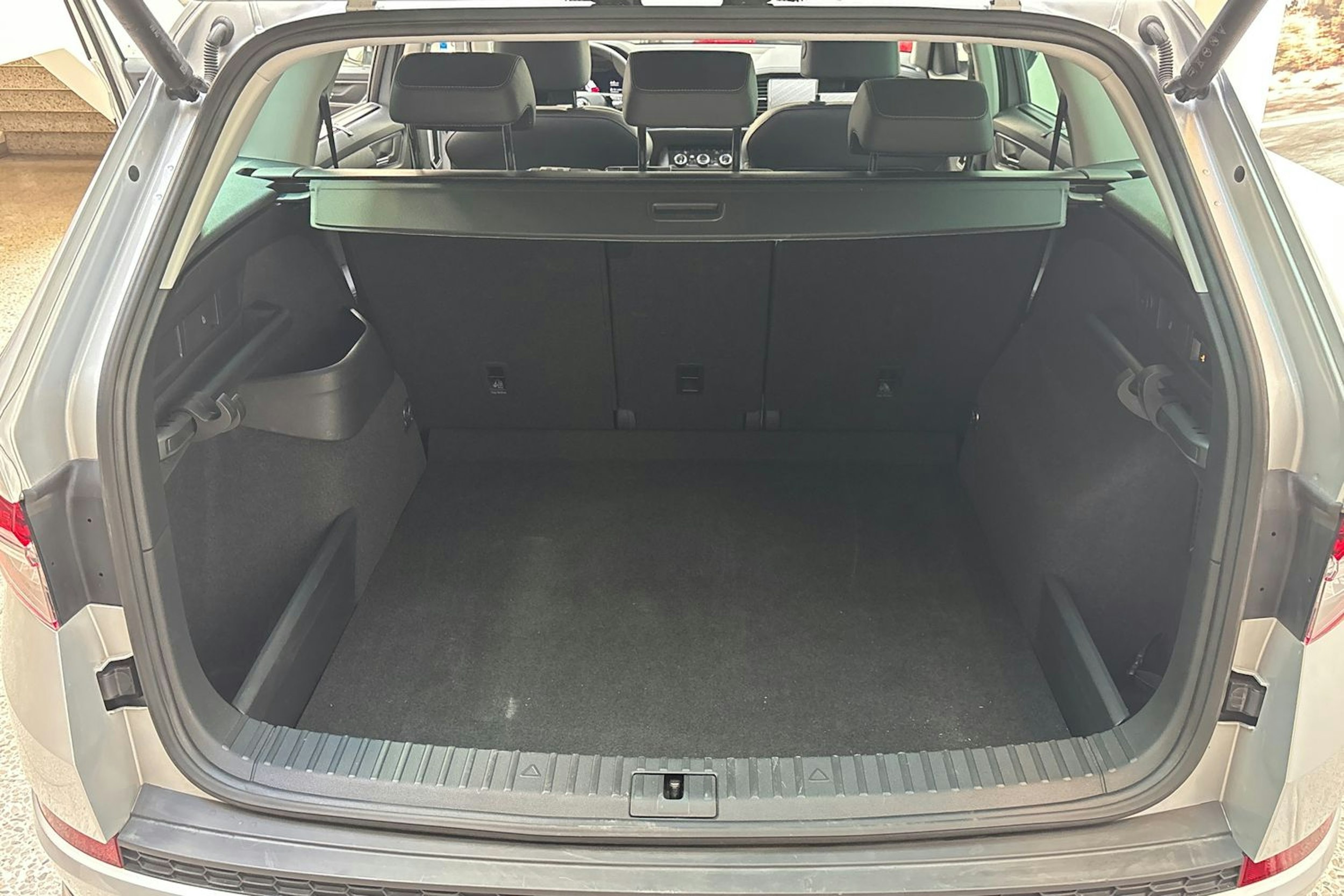 harmaa Skoda Kodiaq 2023 kuva 25.