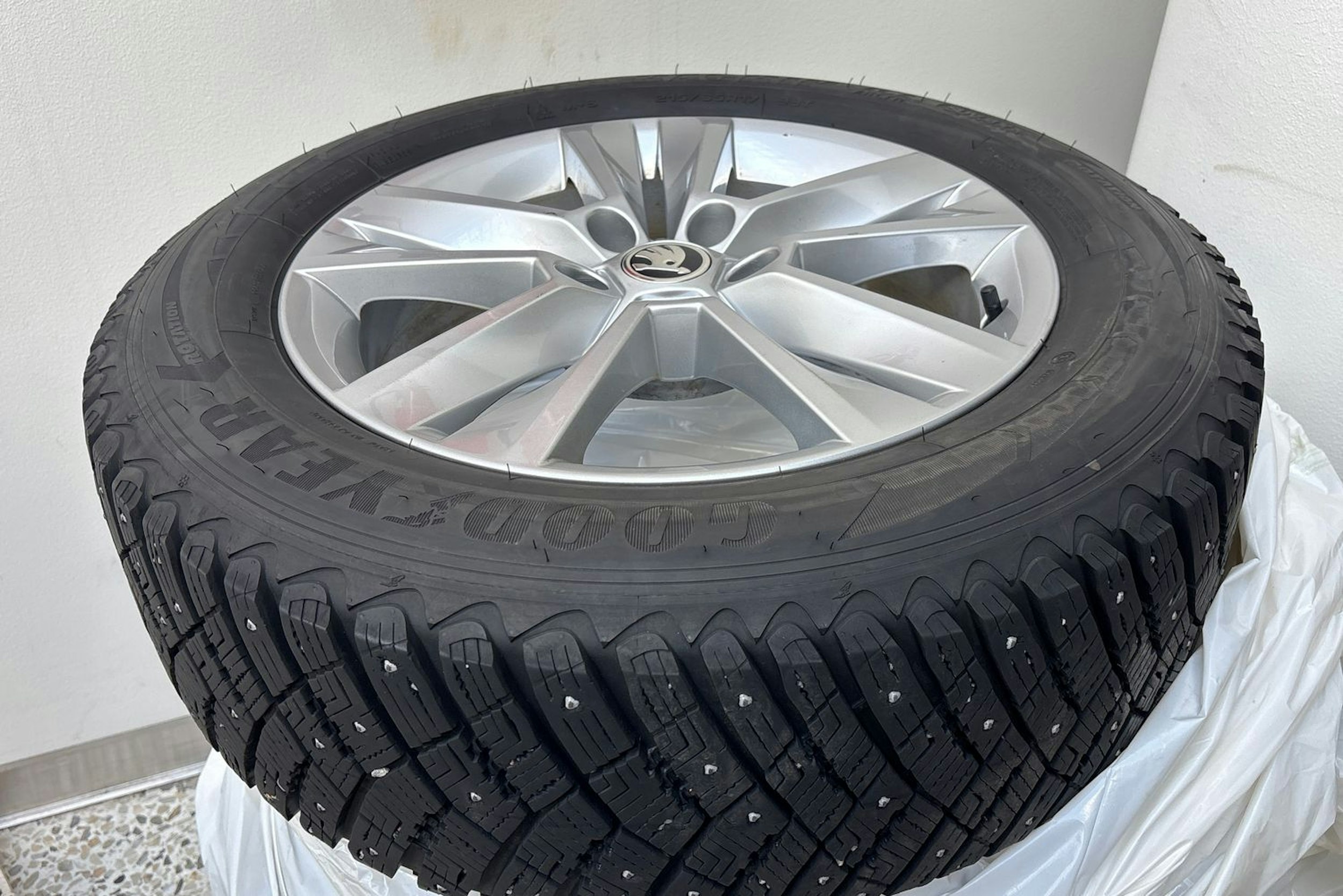 harmaa Skoda Kodiaq 2023 kuva 26.