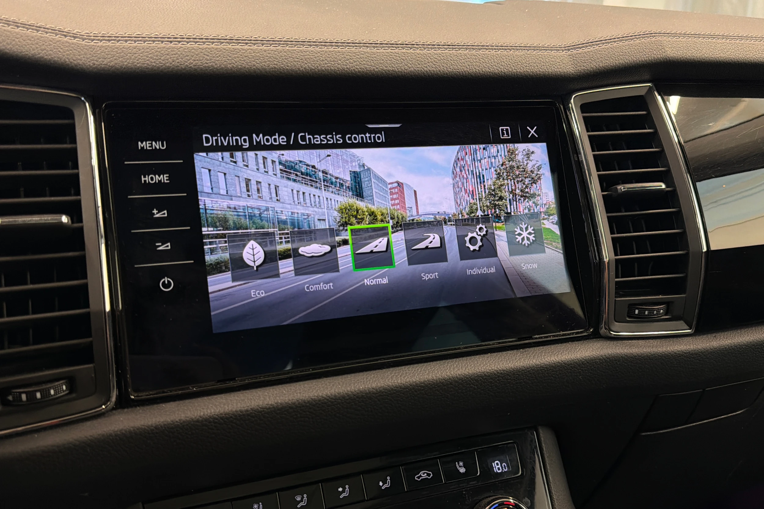 Sininen Skoda KODIAQ 2023 kuva 35.