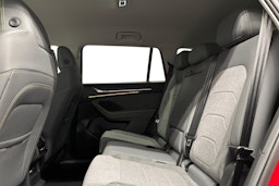 punainen Skoda Kodiaq 2024 kuva 10.