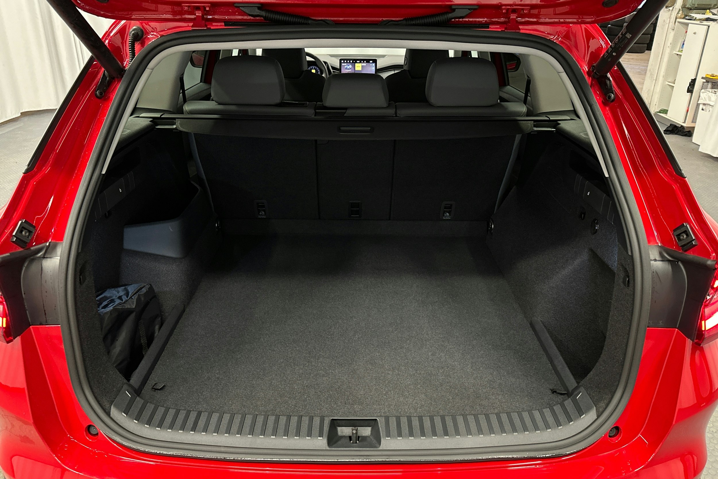 punainen Skoda Kodiaq 2024 kuva 14.