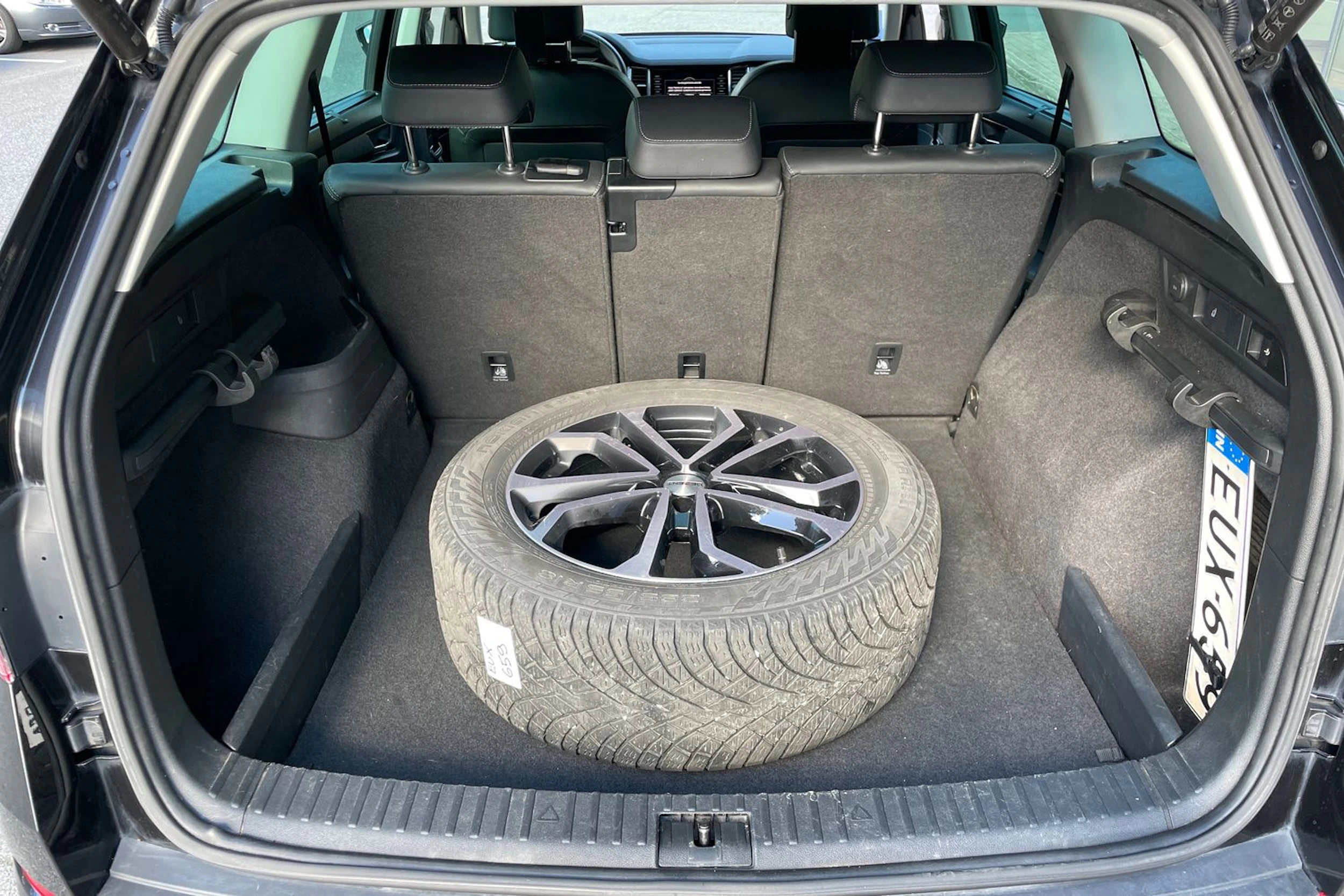 Musta Skoda KODIAQ 2024 kuva 12.