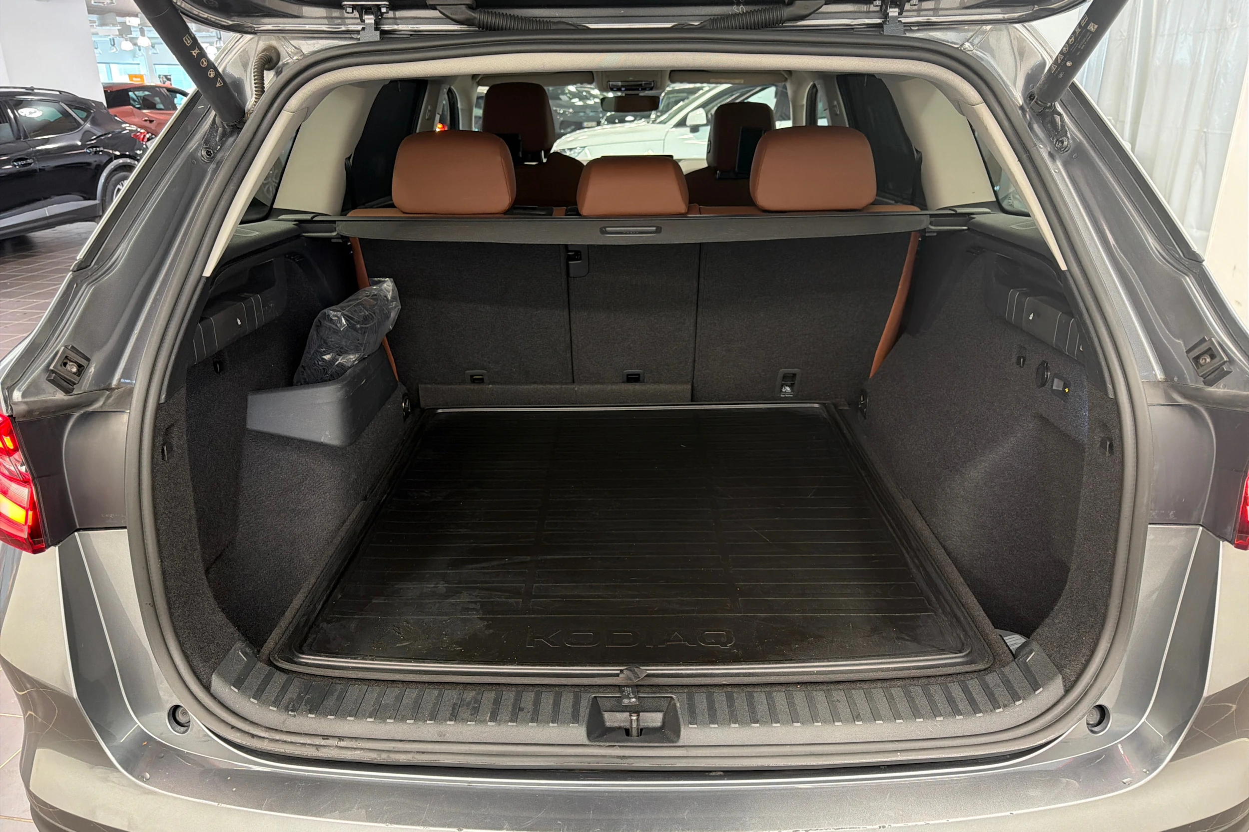met. harmaa Skoda Kodiaq 2024 kuva 11.