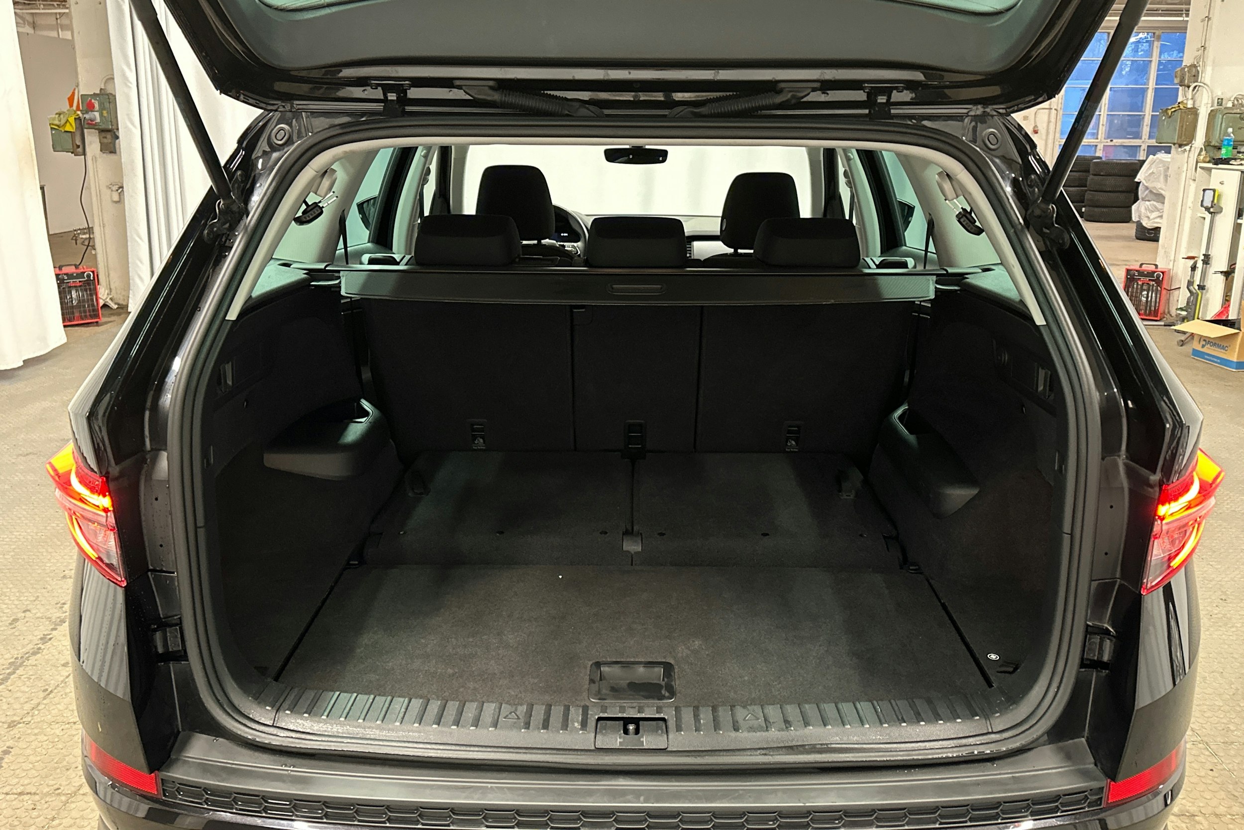 musta Skoda Kodiaq 2024 kuva 14.