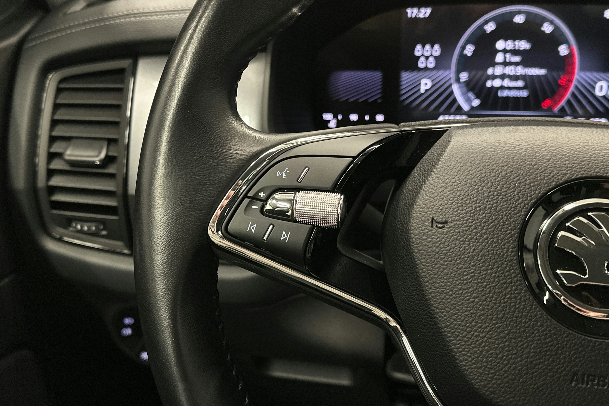 musta Skoda Kodiaq 2024 kuva 17.