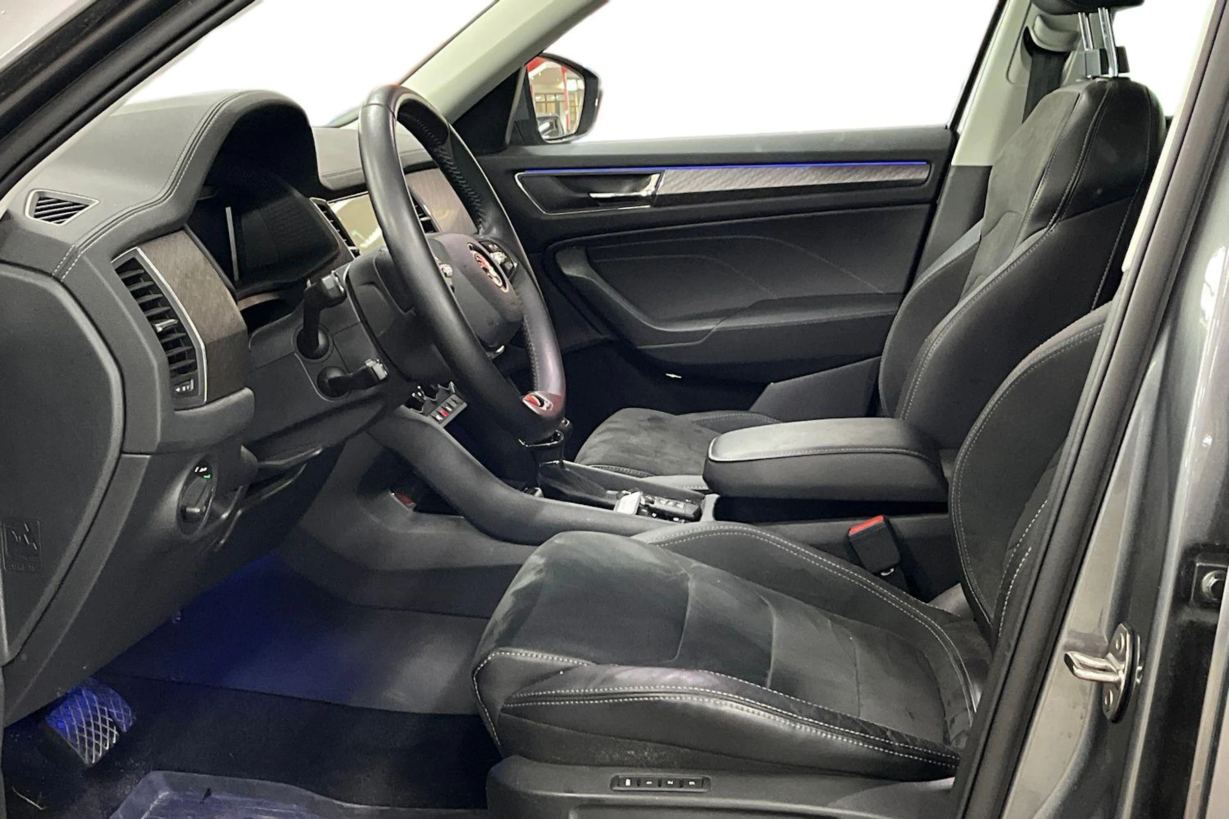 Harmaa Skoda KODIAQ 2024 kuva 3.