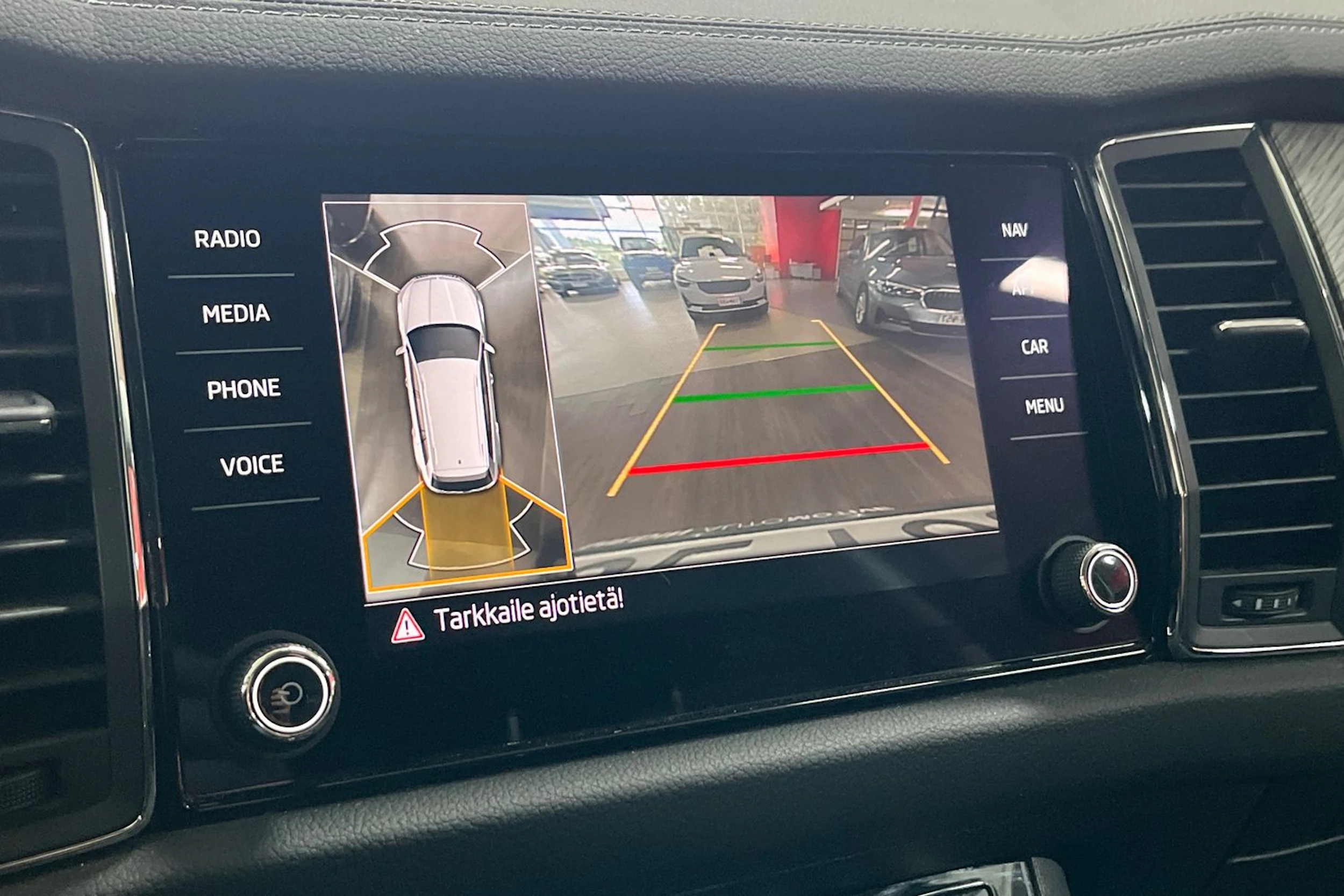 Harmaa Skoda KODIAQ 2024 kuva 7.