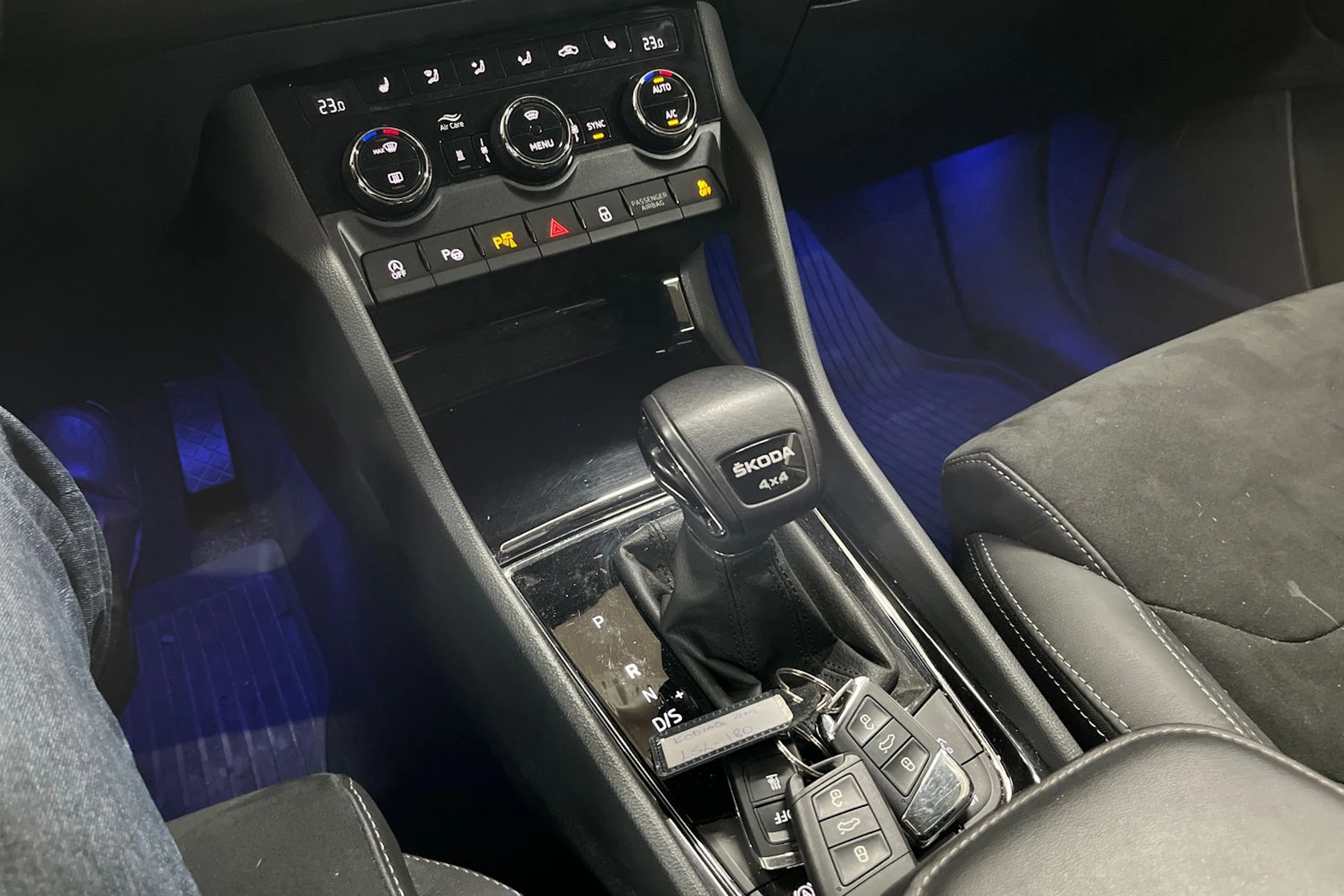 Harmaa Skoda KODIAQ 2024 kuva 8.