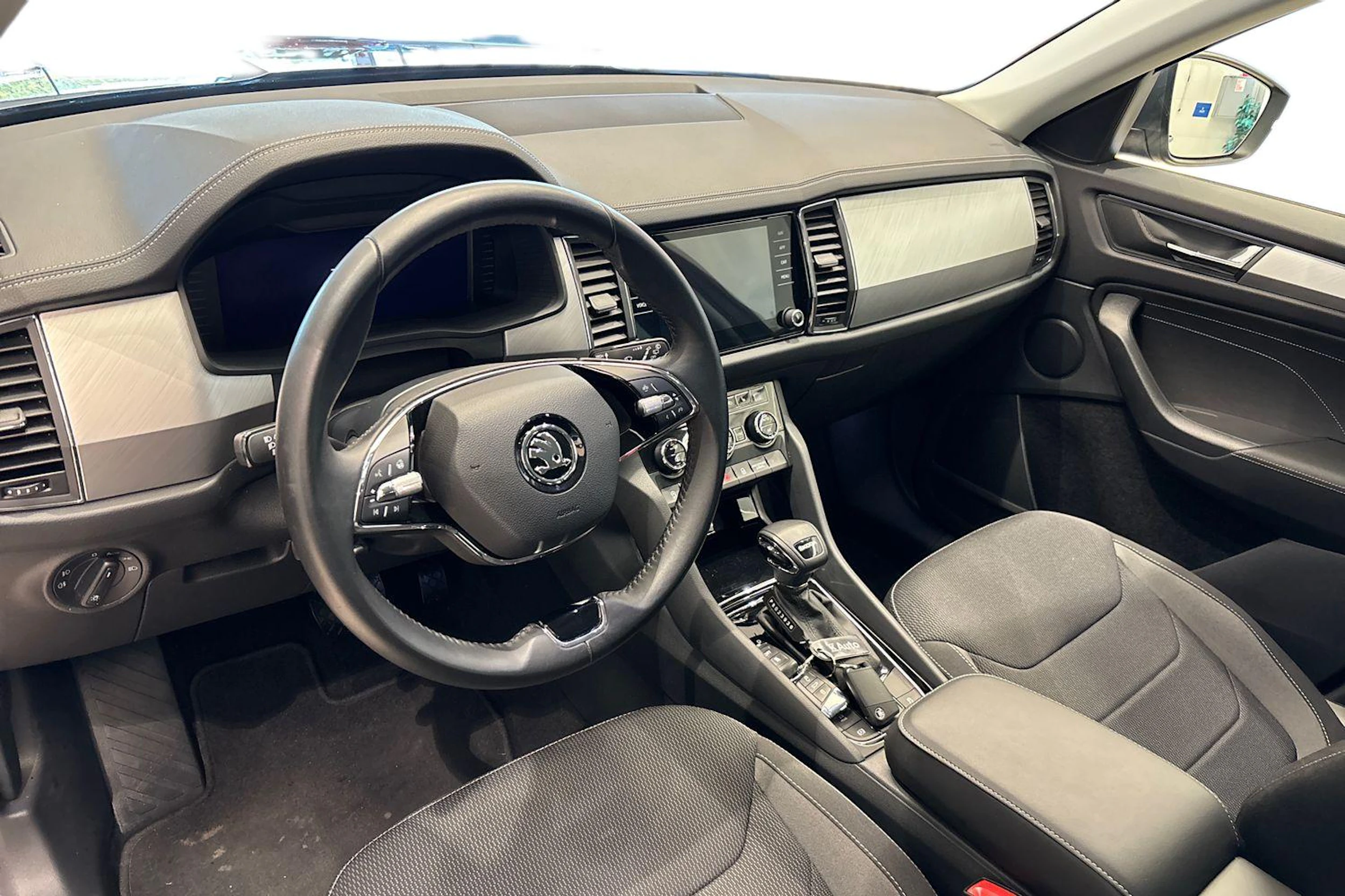 harmaa Skoda Kodiaq 2023 kuva 6.