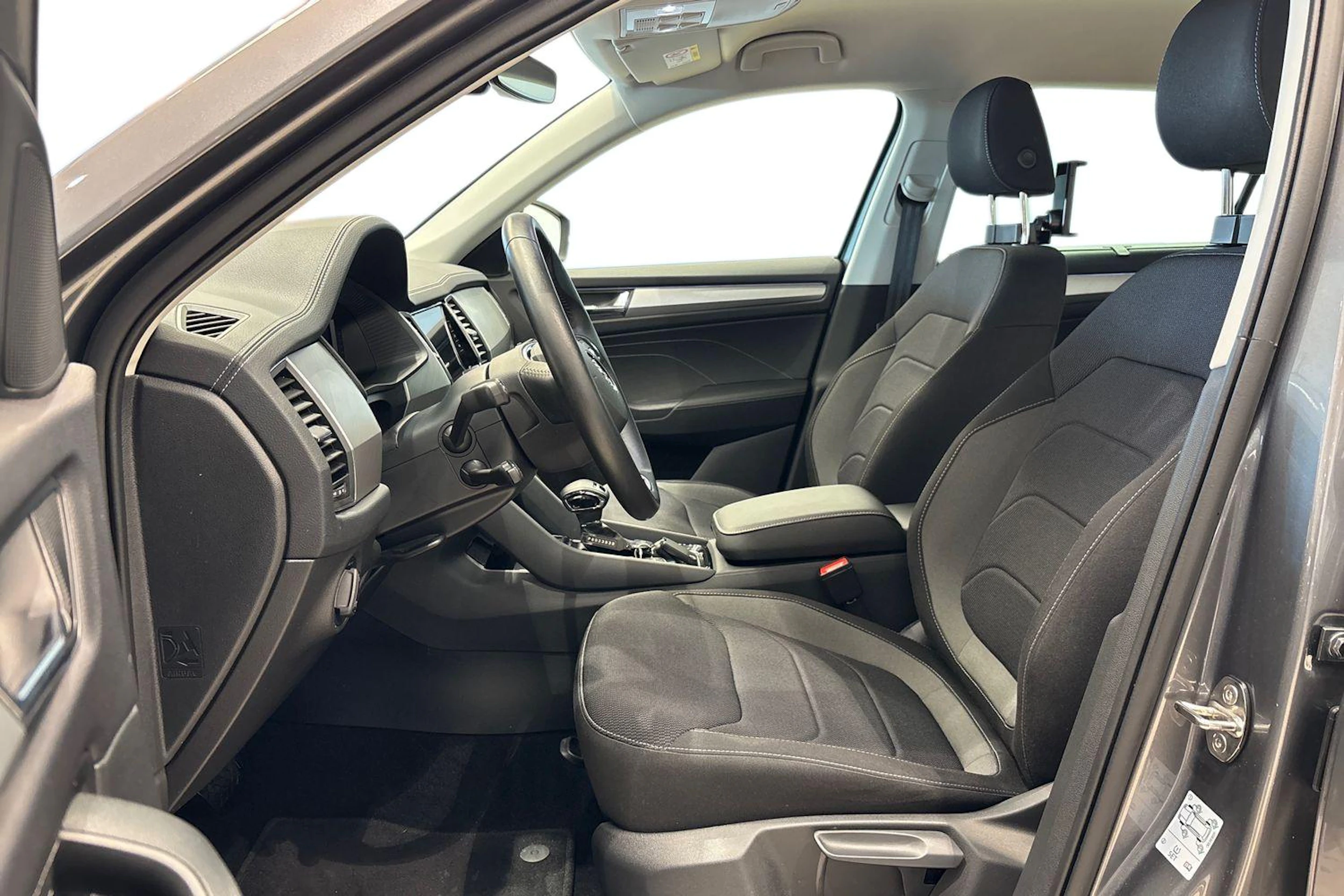 harmaa Skoda Kodiaq 2023 kuva 8.