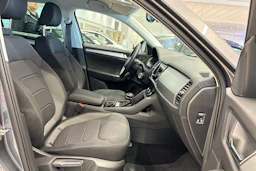 harmaa Skoda Kodiaq 2023 kuva 10.