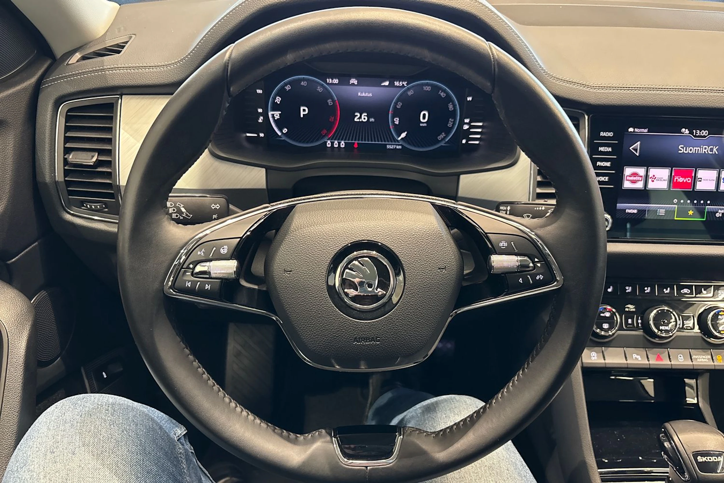 harmaa Skoda Kodiaq 2023 kuva 13.