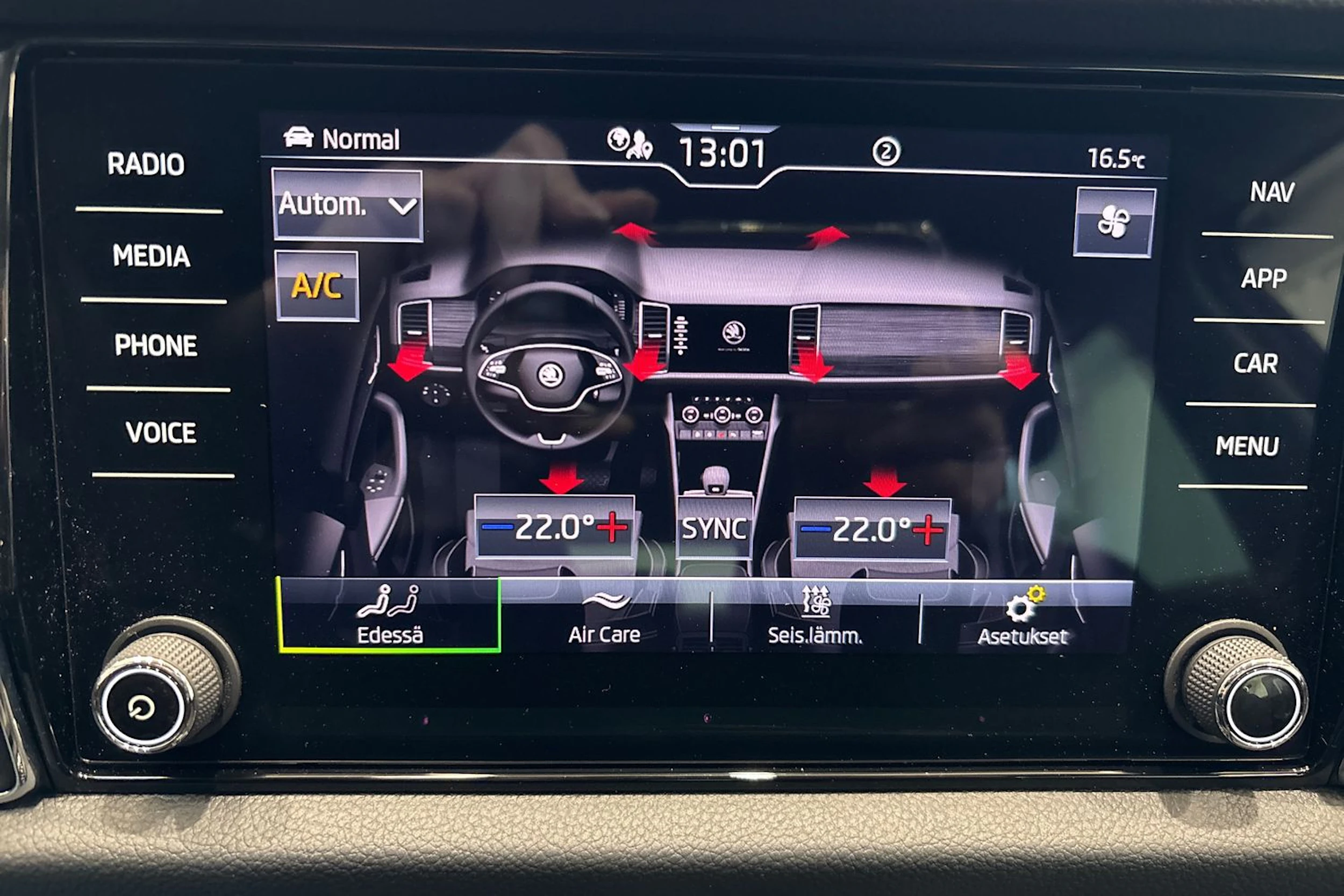 harmaa Skoda Kodiaq 2023 kuva 19.