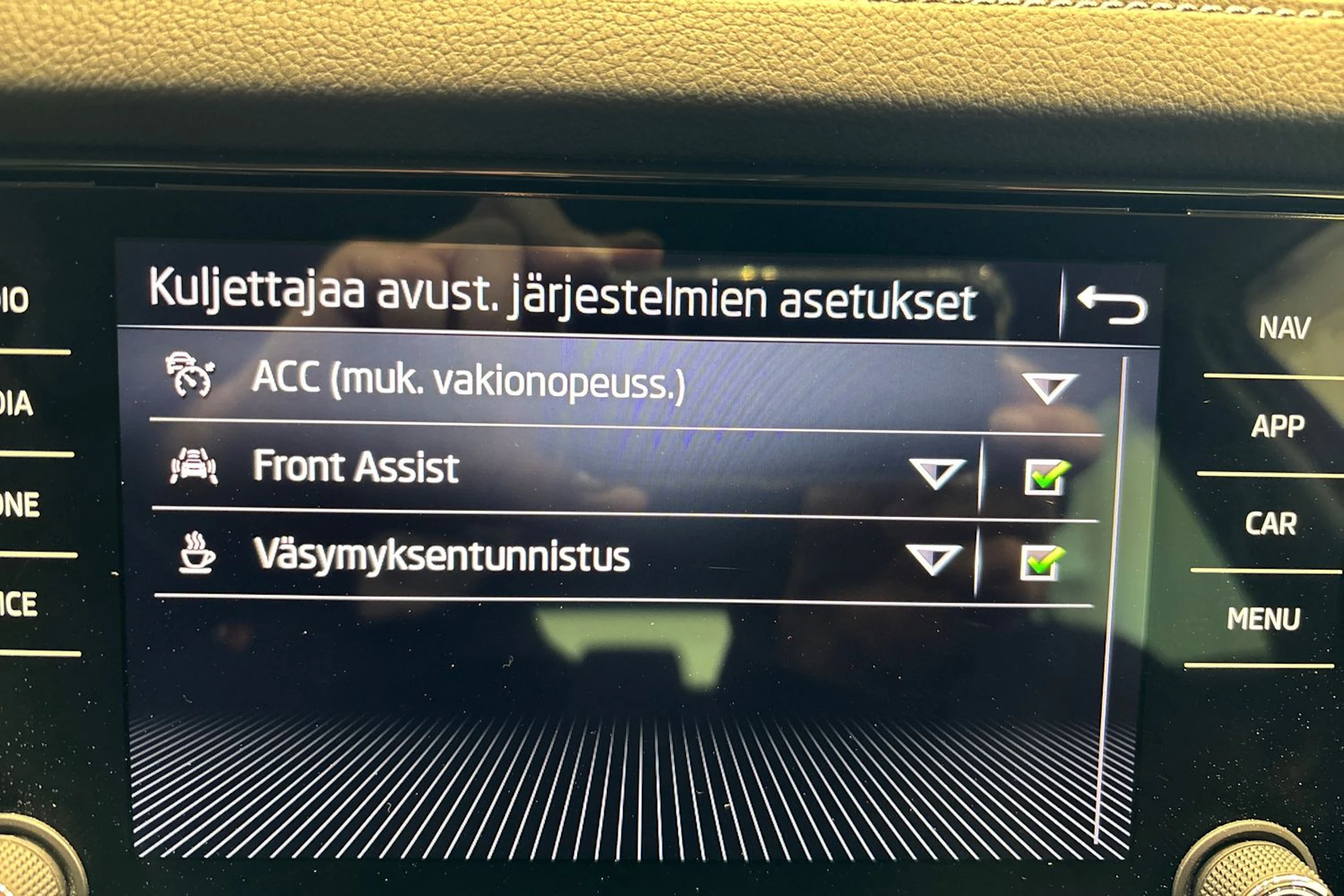 harmaa Skoda Kodiaq 2023 kuva 20.