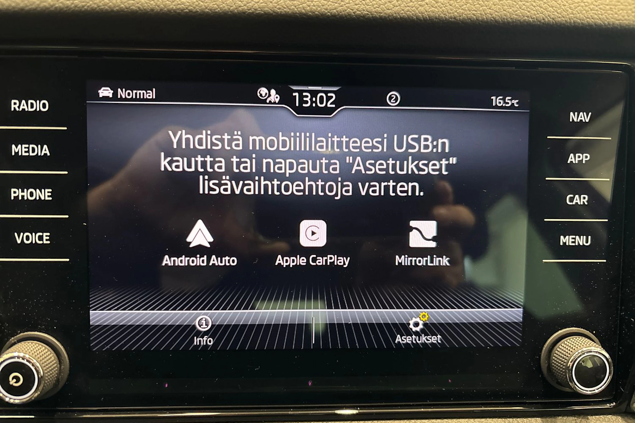 harmaa Skoda Kodiaq 2023 kuva 21.