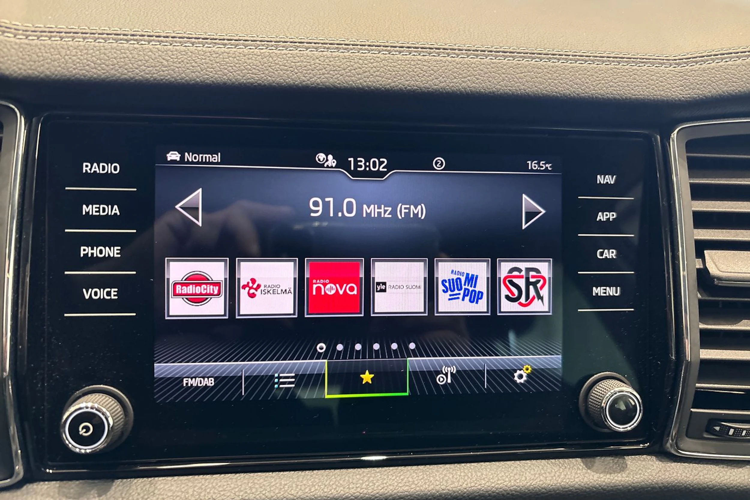 harmaa Skoda Kodiaq 2023 kuva 24.