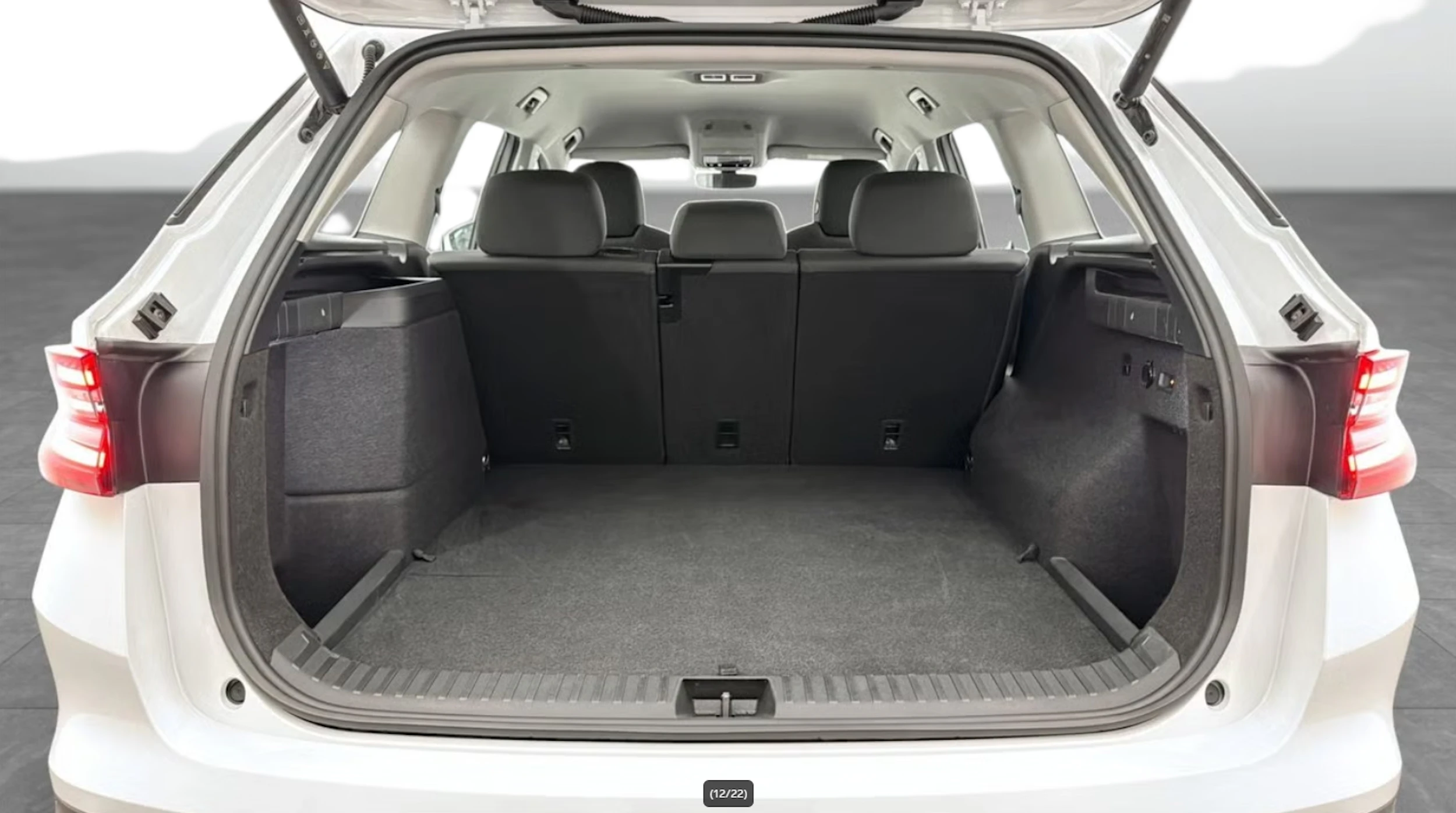 valkoinen Skoda Kodiaq 2025 kuva 7.
