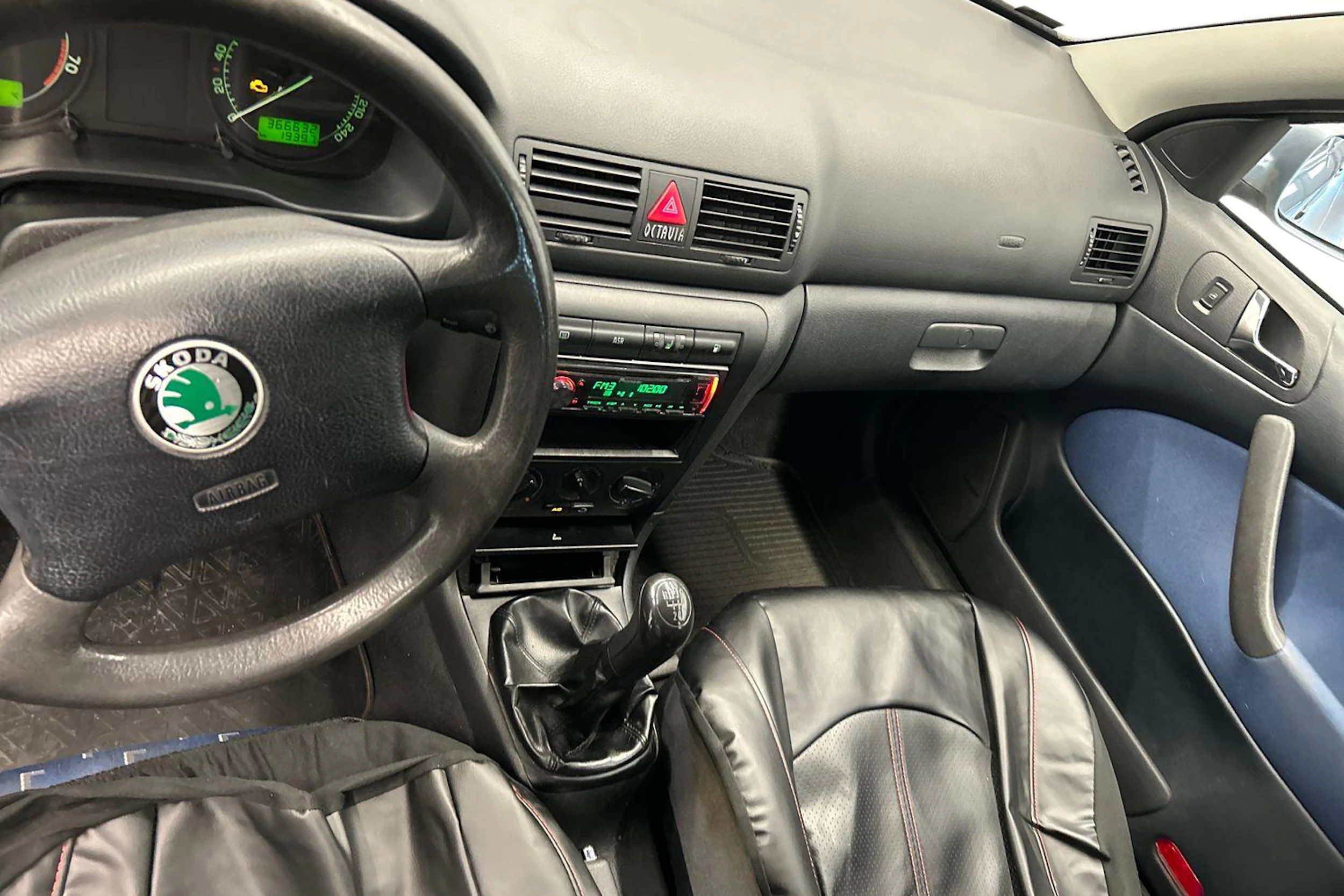 harmaa Skoda Octavia 2002 kuva 7.