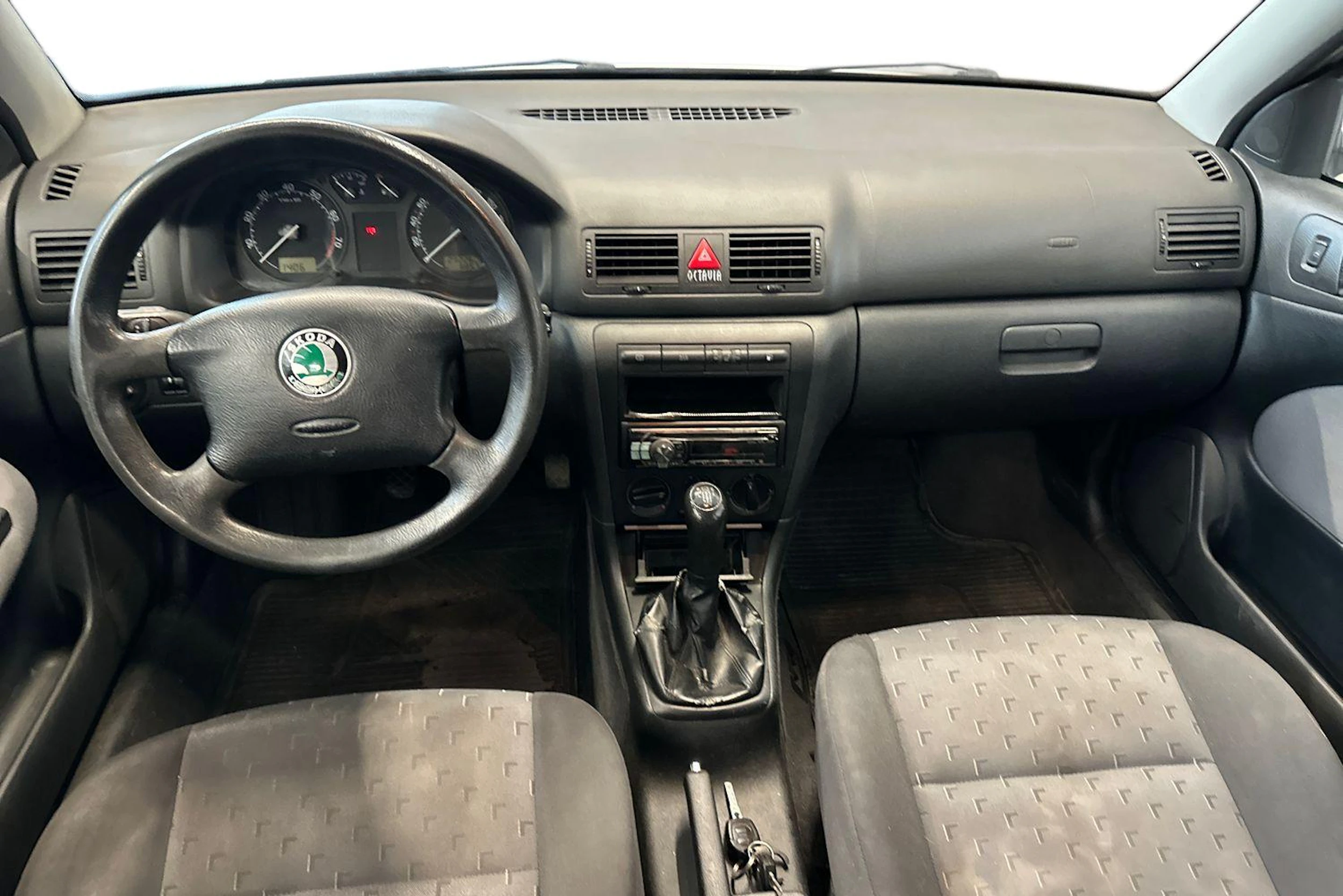 Harmaa Skoda OCTAVIA 2004 kuva 7.