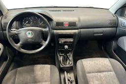 Harmaa Skoda OCTAVIA 2004 kuva 7.