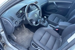 harmaa Skoda Octavia 2005 kuva 7.