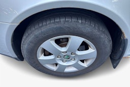 harmaa Skoda Octavia 2005 kuva 11.