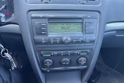 harmaa Skoda Octavia 2005 kuva 17.