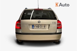 Harmaa Skoda Octavia 2005 kuva 3.