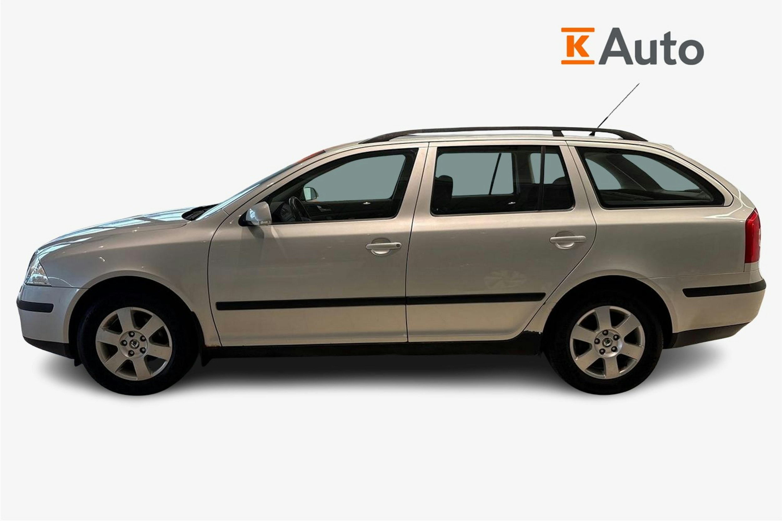 Harmaa Skoda Octavia 2005 kuva 6.