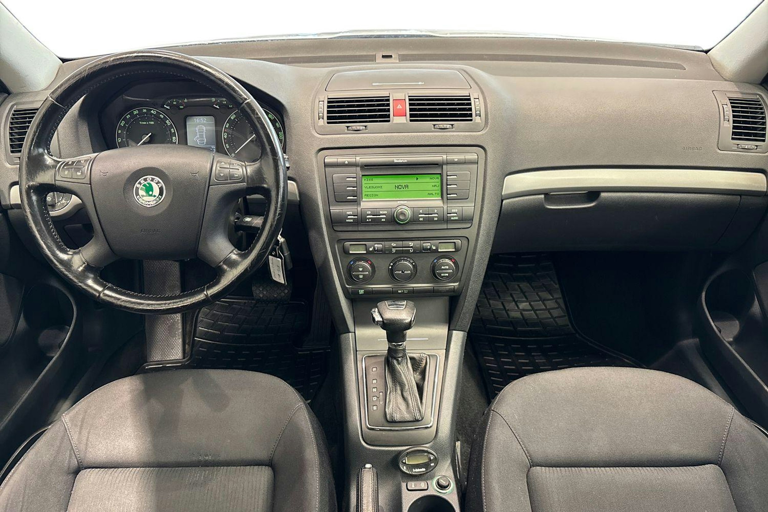 Harmaa Skoda Octavia 2005 kuva 9.