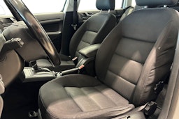 Harmaa Skoda Octavia 2005 kuva 10.