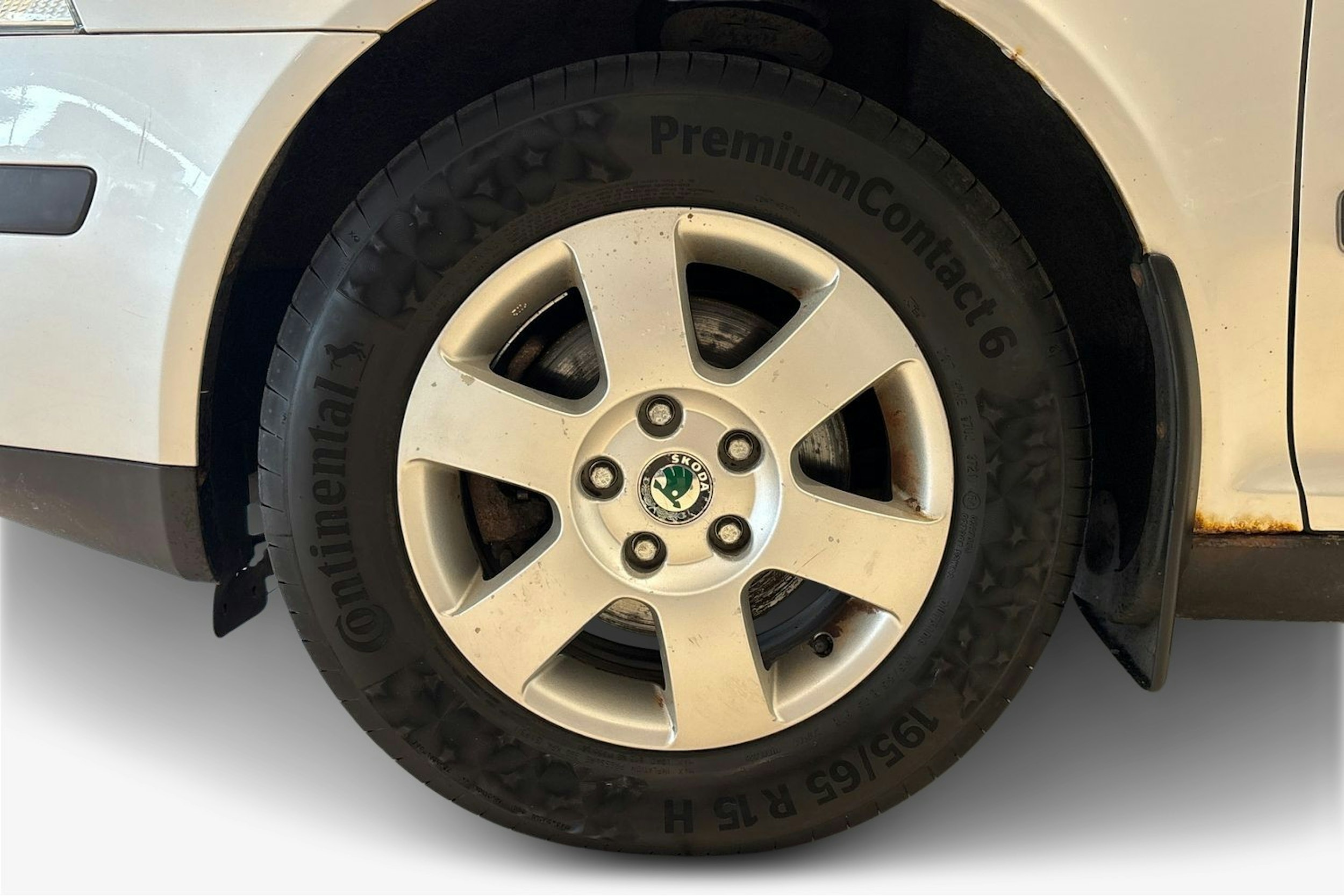 Harmaa Skoda Octavia 2005 kuva 11.
