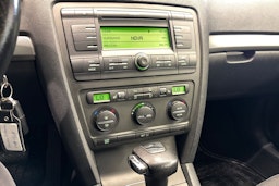 Harmaa Skoda Octavia 2005 kuva 20.