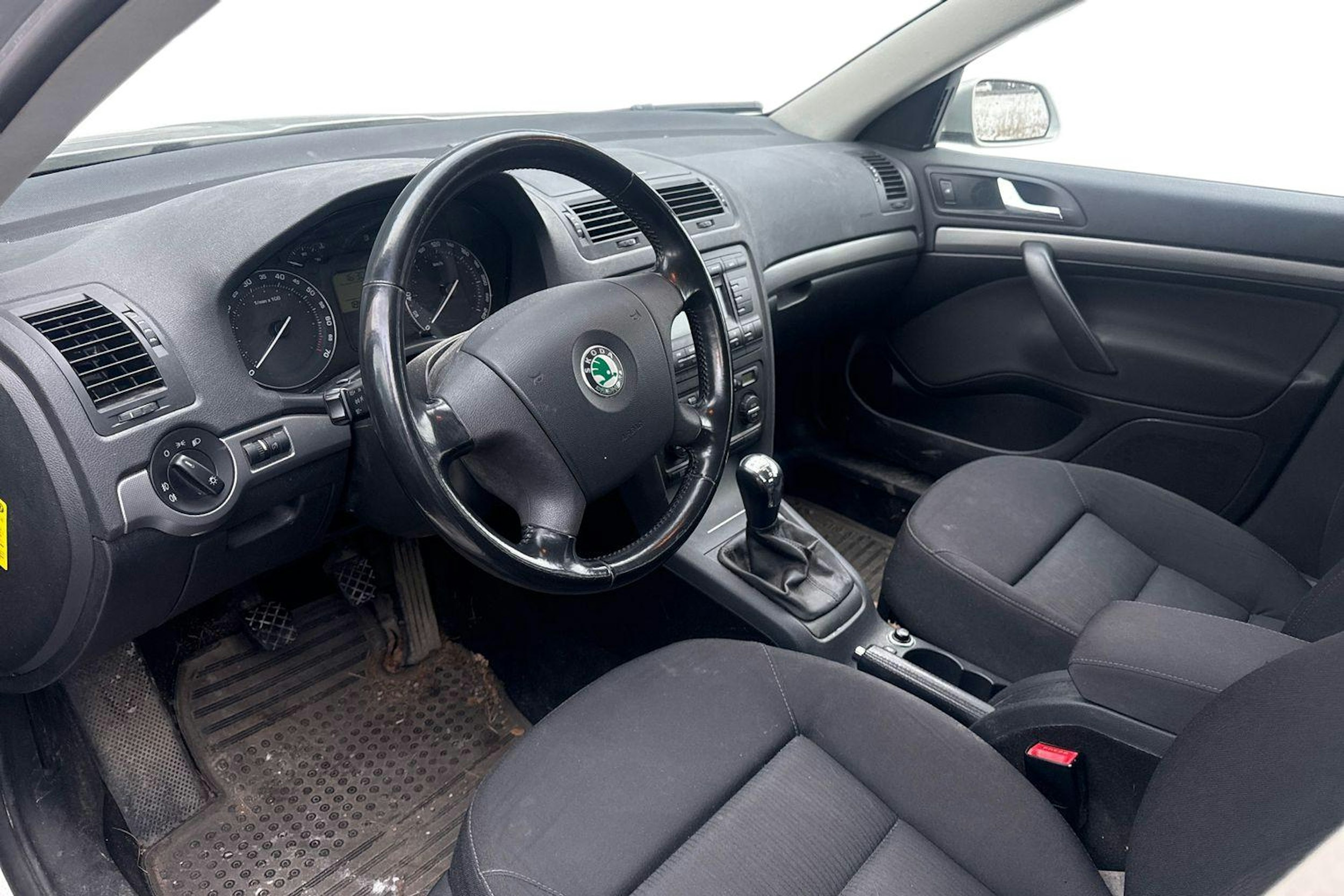 harmaa Skoda Octavia 2006 kuva 3.