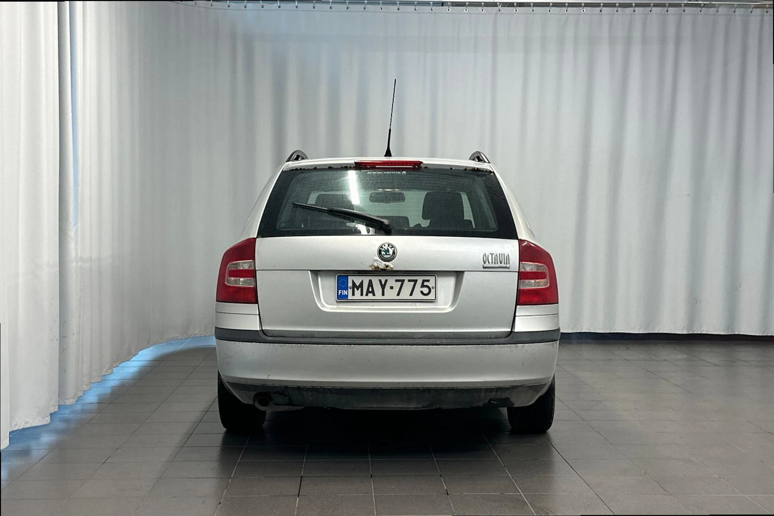 Harmaa Skoda OCTAVIA 2007 kuva 6.