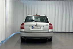 Harmaa Skoda OCTAVIA 2007 kuva 6.