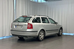 Harmaa Skoda OCTAVIA 2007 kuva 7.