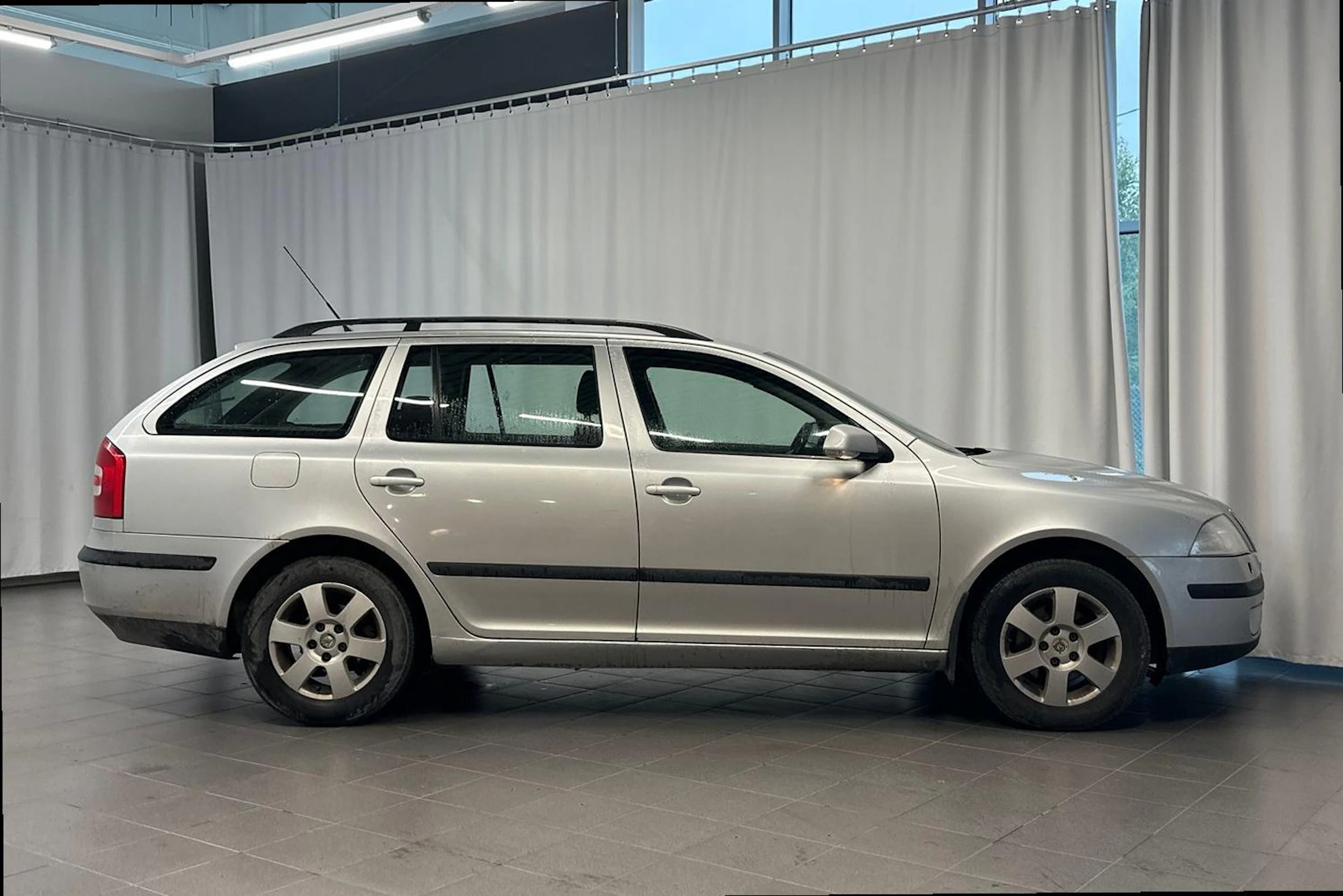Harmaa Skoda OCTAVIA 2007 kuva 8.
