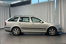 Harmaa Skoda OCTAVIA 2007 kuva 8.