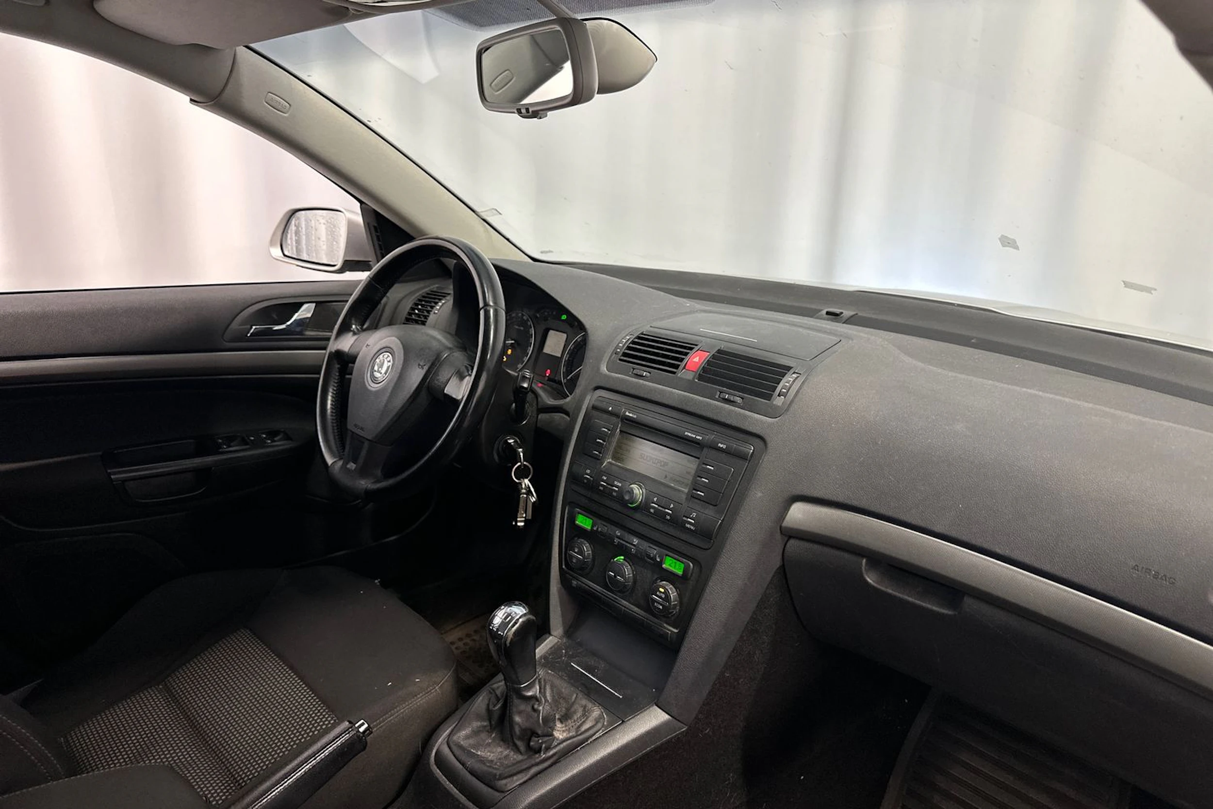 Harmaa Skoda OCTAVIA 2007 kuva 15.