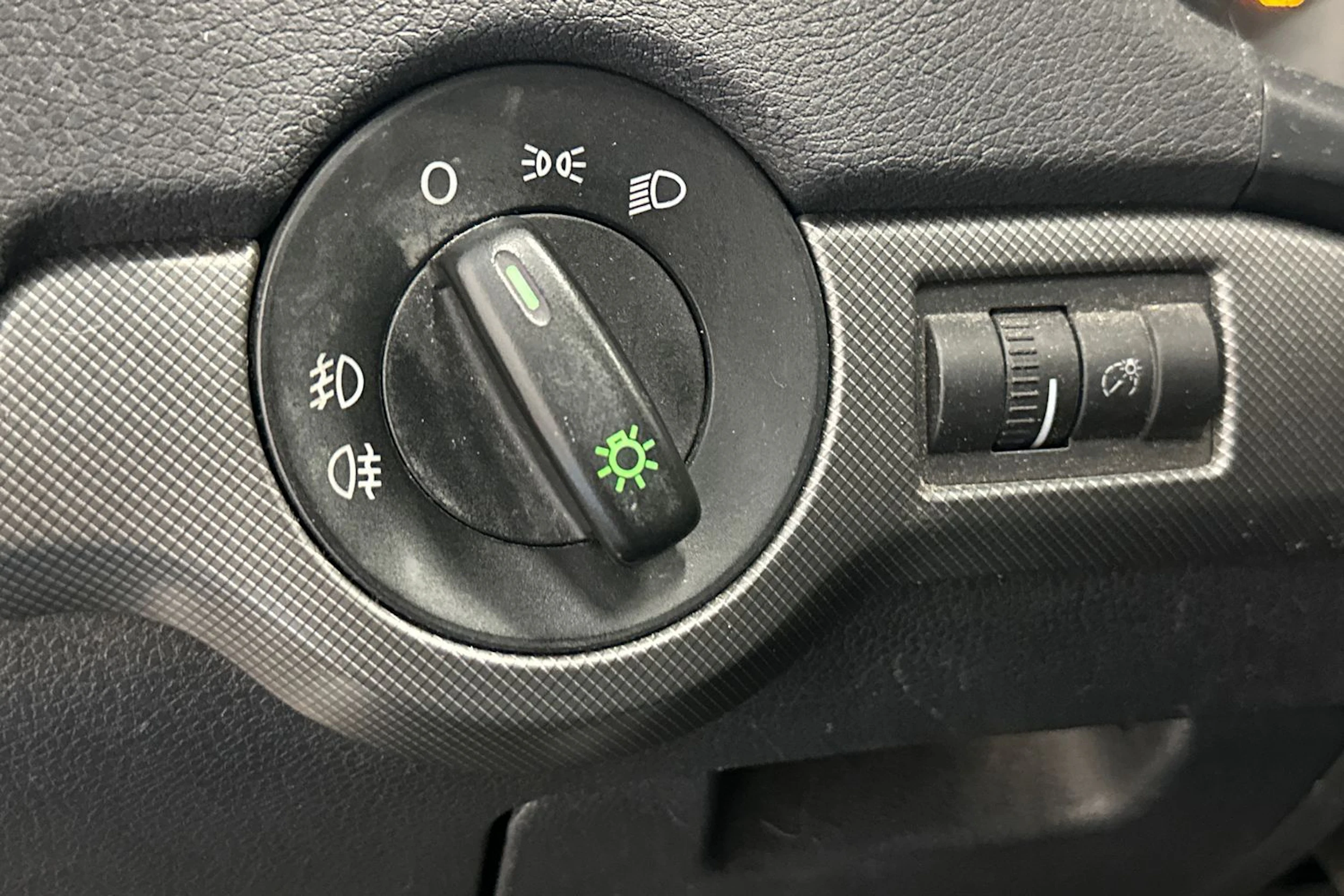 Harmaa Skoda OCTAVIA 2007 kuva 18.