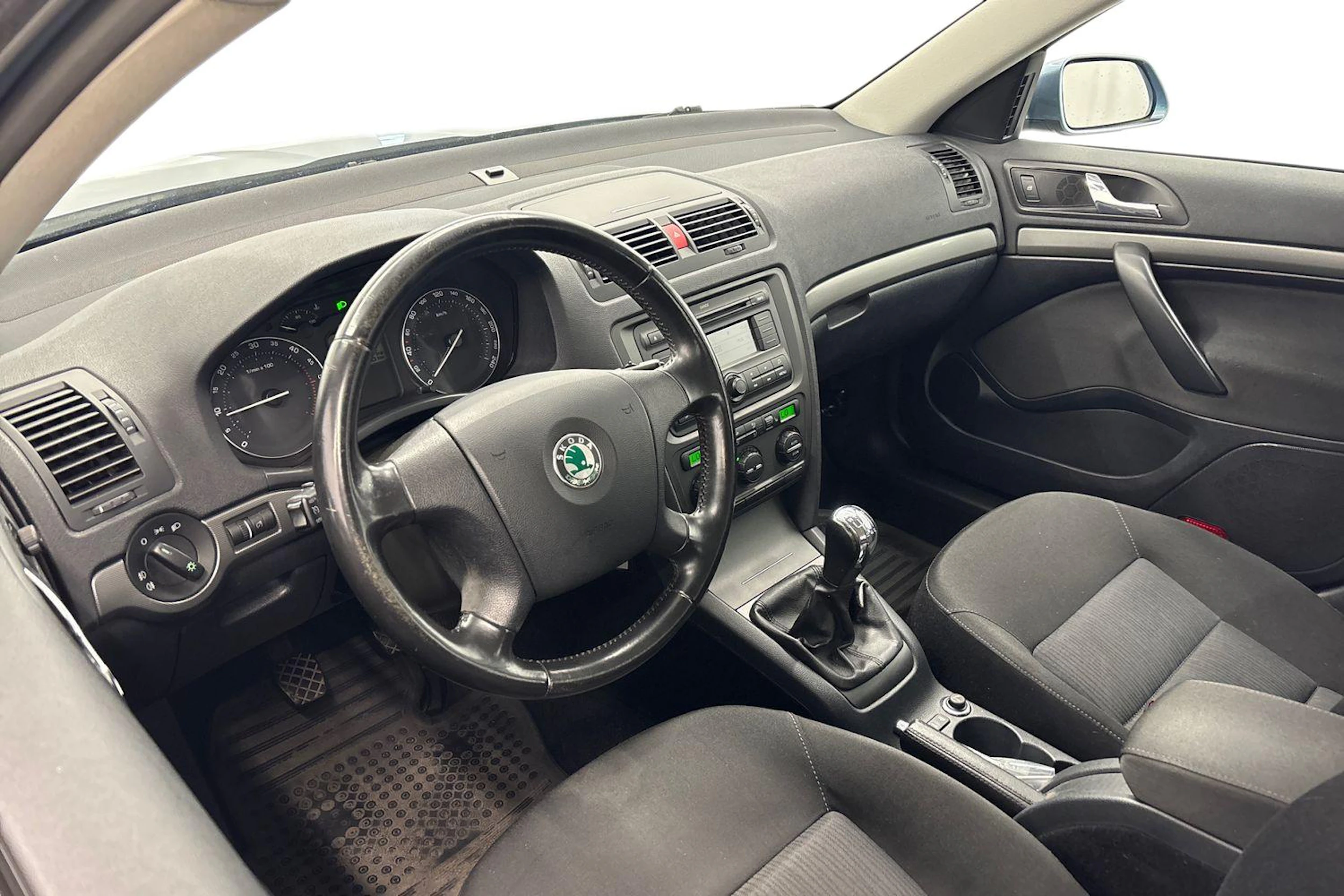 harmaa Skoda Octavia 2007 kuva 6.